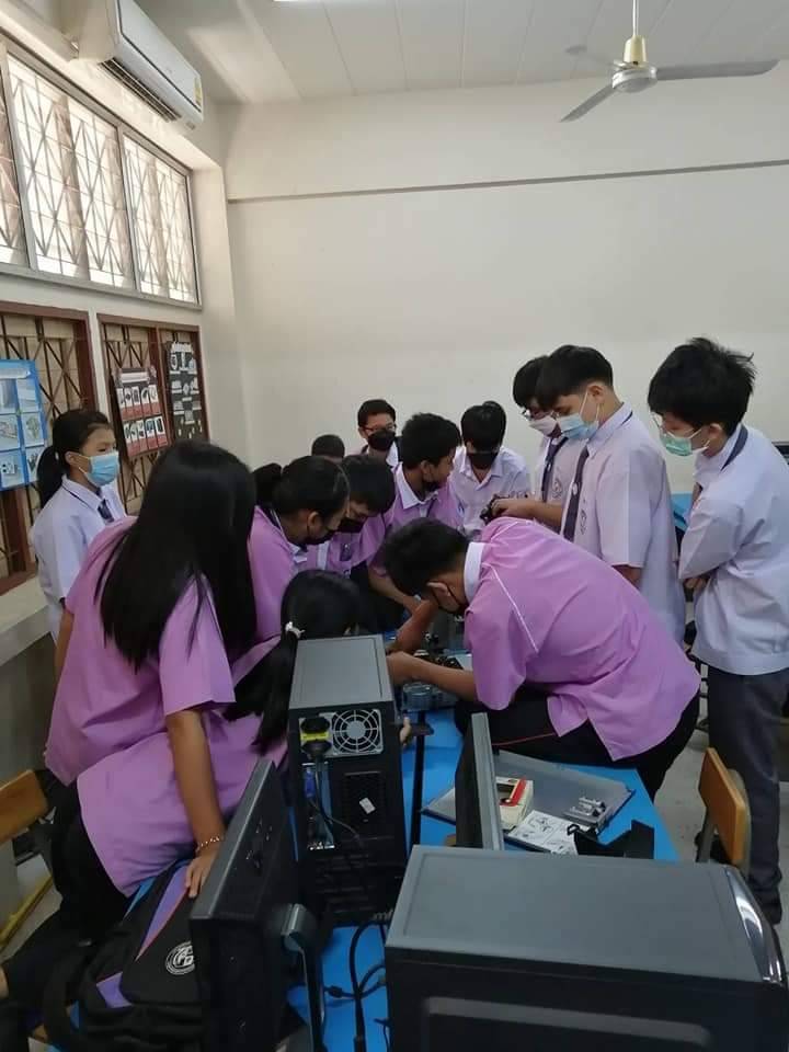 Download free bootstrap 4 landing page, free boootstrap 4 templates, Download free bootstrap 4.1 landing page, free boootstrap 4.1.1 templates, meyawo Landing page