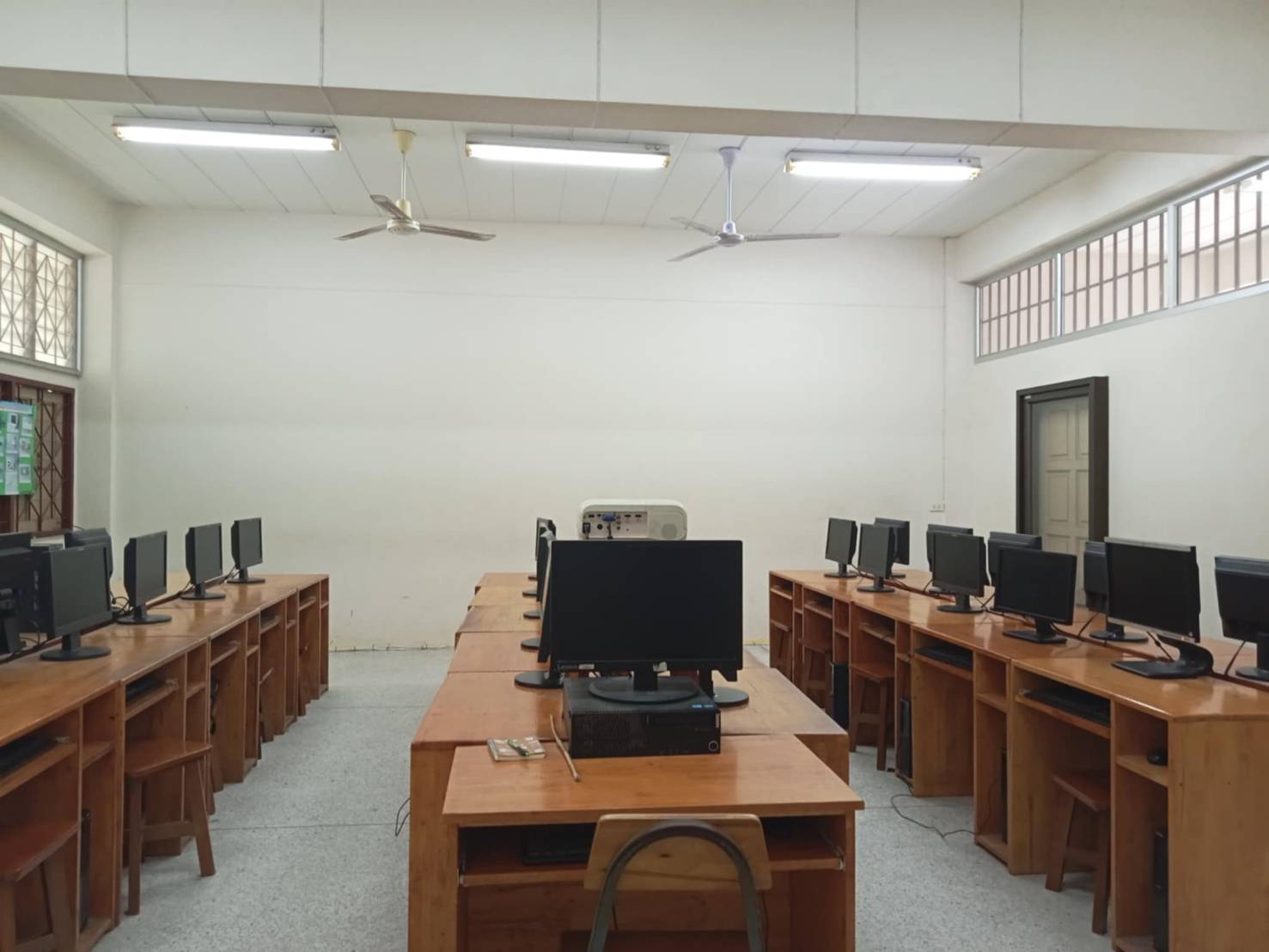 Download free bootstrap 4 landing page, free boootstrap 4 templates, Download free bootstrap 4.1 landing page, free boootstrap 4.1.1 templates, meyawo Landing page