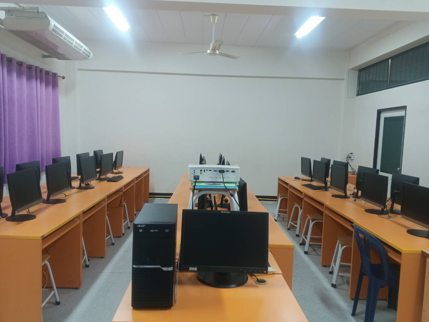 Download free bootstrap 4 landing page, free boootstrap 4 templates, Download free bootstrap 4.1 landing page, free boootstrap 4.1.1 templates, meyawo Landing page